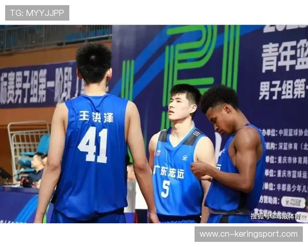 球员赛季末被评为俱乐部最佳新人获得表彰与鼓励